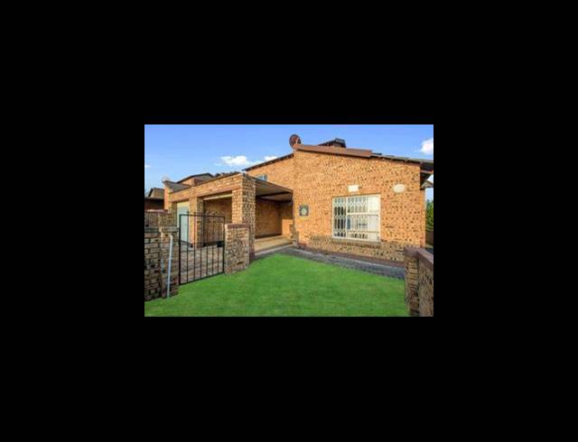 2 BEDROOM TOWNHOUSE FOR SALE IN HONEY PARK